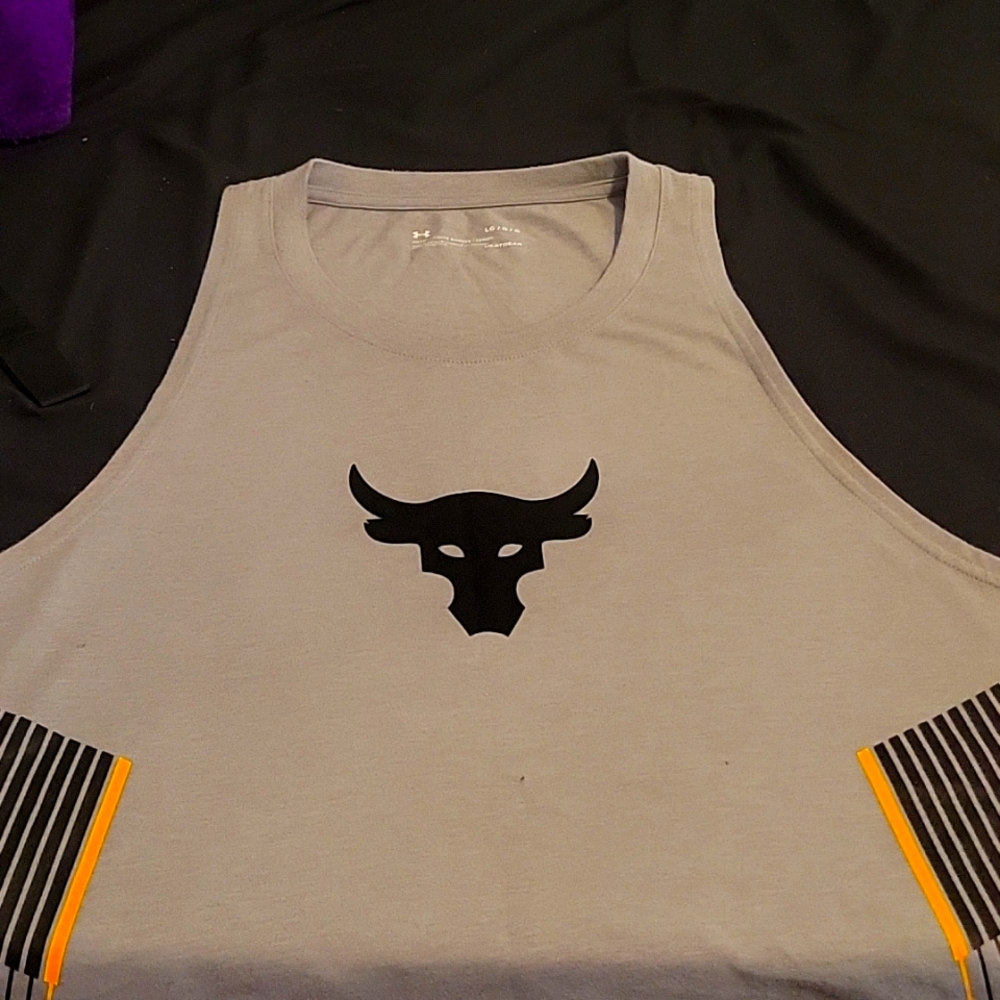 Under Armour fitted heatgear size large grey yellow black